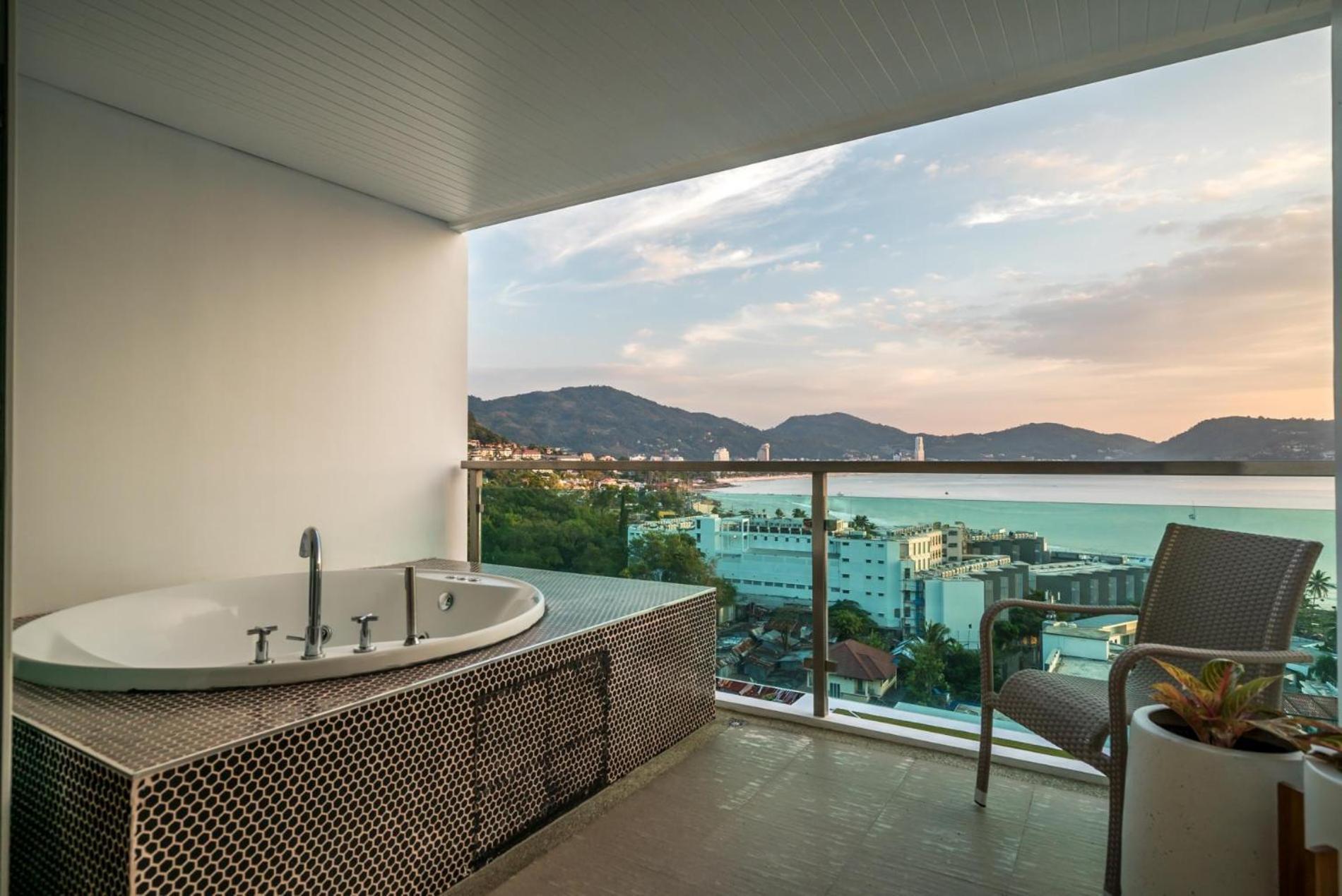 Baycliff Residence By Lofty Patong Exteriör bild